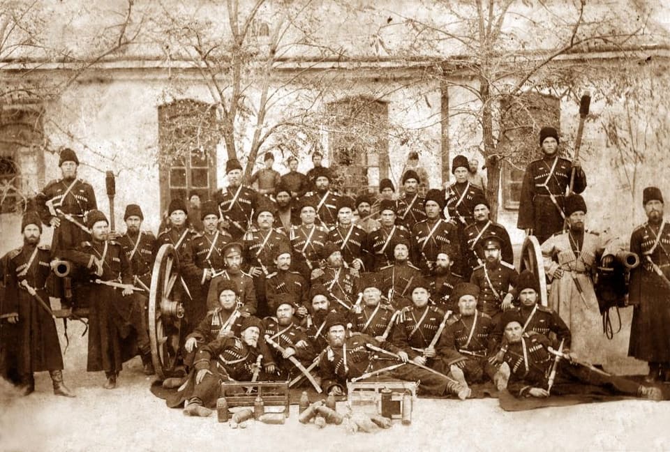 Парад казаков-лабинцев на Церковной площади ст. Лабинской, 1910-е