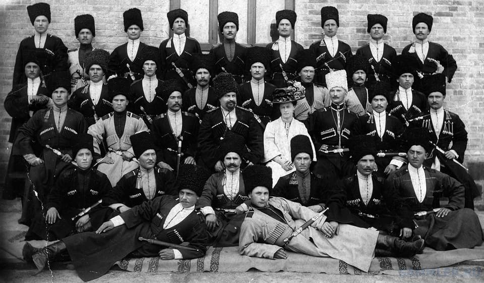 Batalpashinsk local command; in the white papakha, uryadnik S. T. Kulnev