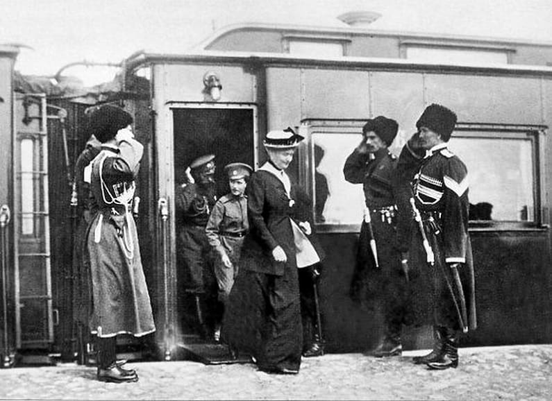 Convoy Cossacks greeting Nicholas II and his family, 1915