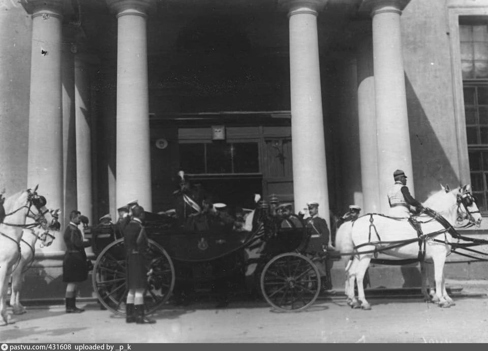 Mozaffar ad-Din Shah in the gala carriage at the Peter and Paul Cathedral, July 1900